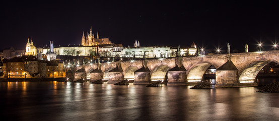 Panorama of Prague Castle and Charles Bridge at night - 60093130