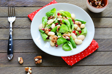 bright and healthy salad with white beans