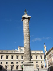 Fototapeta premium Rome - Colonne de Marc Aurèle devant le Palazzo Wedekind