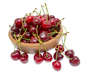 Obraz na płótnie Canvas Cherry in wooden bowl isolated on white background