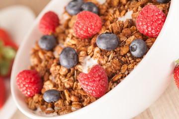 muesli with berries