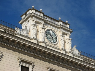 Fototapeta na wymiar Italie - Rome - Horloge et statues Palazzo Wedekind