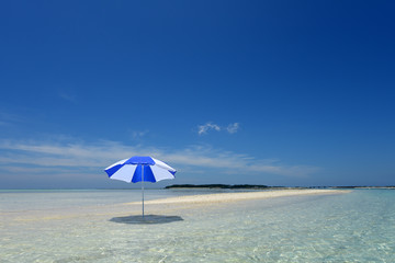 真夏の南国の美しいビーチ