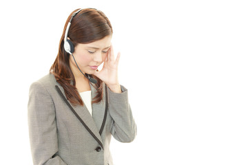 疲れた表情のオペレーター
