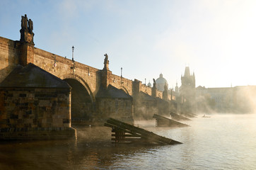 Obraz premium Charles bridge in Prague in the morning