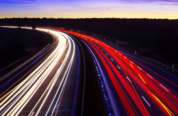 Autobahn bei Nacht