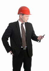 Bauleiter mit smartphone