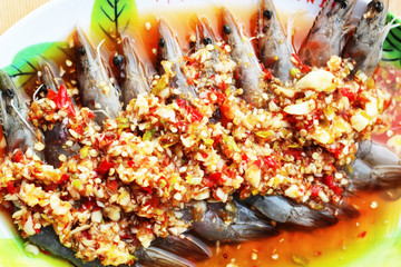 Obraz na płótnie Canvas Shrimp in fish sauce in the dish.