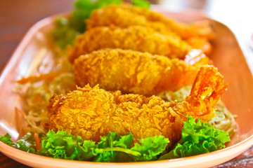 Prawns fritter cover with crisp bread and salad