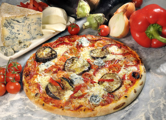 pizza aubergine mozzarella gorgonzola