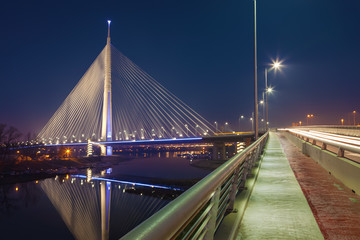Fototapeta na wymiar Największy most z jednego pylonu