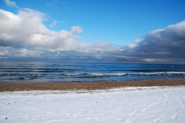Verschneiter Ostseestrand