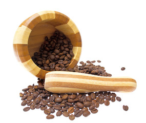 Obraz premium The mortar , coffee beans isolated on white background.