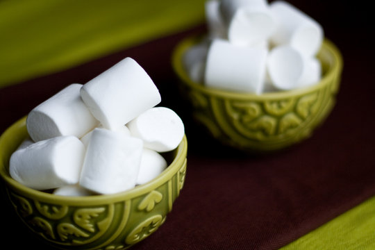 Two national oriental bowls with white marshmallows