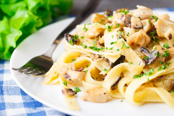 Pasta with chicken and mushroom