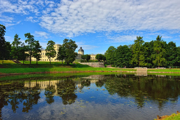 Fototapeta na wymiar The pond and palace in Gatchina garden.