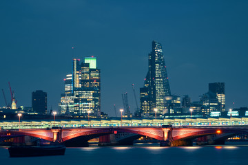 Fototapeta premium London over river