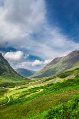 Obraz na płótnie Canvas Footpath in in the Scotland highlands