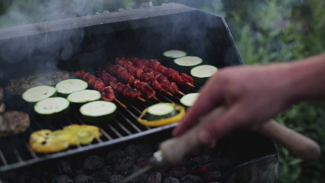 grilling vegetables on the grate
