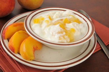 Greek yogurt with fresh peaches
