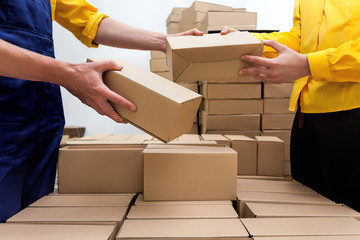 Parcel delivery company - obrazy, fototapety, plakaty