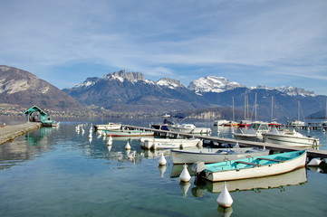 Fototapeta na wymiar Jezioro Annecy-portowy Sevrier