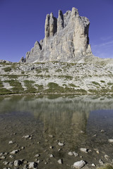 Fototapeta na wymiar Paterno z refleksji wody w Dolomitach