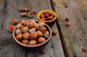 Kernels of hazelnuts and in a shell.