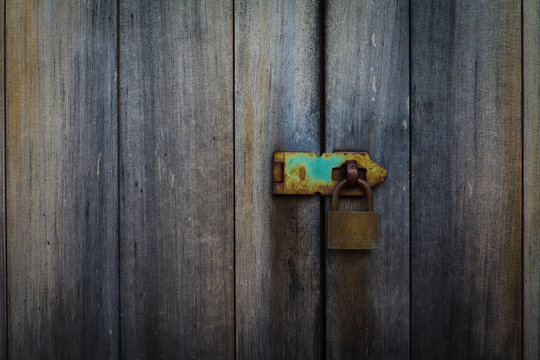 Closed metal lock door security protection padlock
