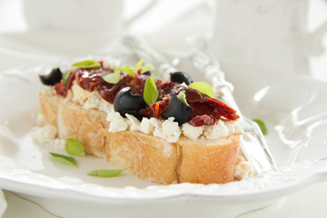 Toast with feta cheese, sun-dried tomatoes.