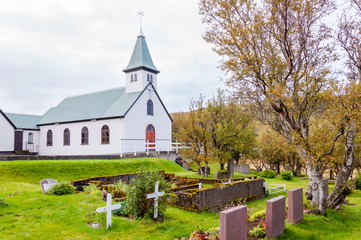 Fototapeta na wymiar Cemetery and church in Iceland