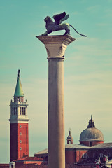 Naklejka premium Winge lion on marble column in Venice, Italy.