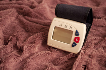Electronic blood pressure measuring device