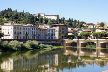 Fototapeta na wymiar Habitations dans les hauteurs de Florence