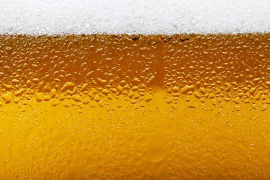 Close-up picture of a beer with foam and bubbles
