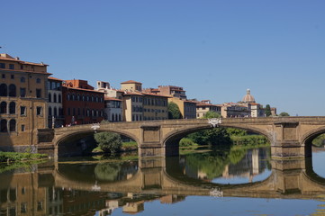 Fototapeta na wymiar Pont sur l'Arno à Florence