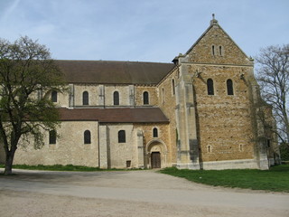 Fototapeta na wymiar Longpont-sur-Orge - Notre-Dame-de Bonne-Garde