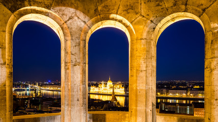 Fototapeta premium Budapest, night view Parliament from Fisherman's Bastion