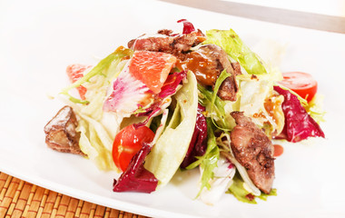 salad with beef and grapefruit