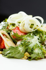 salad with tuna and strawberries