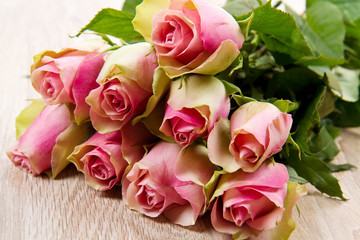 bouquet di rose rosa