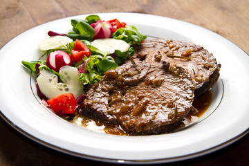  beef  garnished with fresh salad