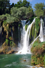Fototapeta na wymiar wodospad w Kravica (Chorwacja)