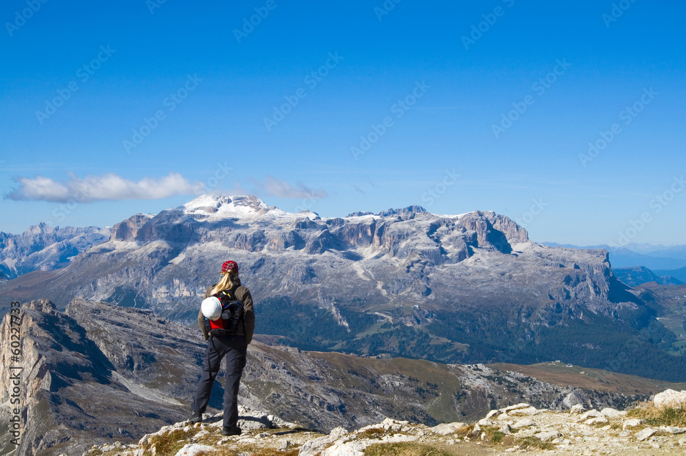 Sticker Bergsteiger mit Blick auf die Sellagruppe - Dolomiten