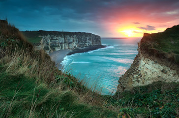 warm sunset over cliffs and ocean - obrazy, fototapety, plakaty