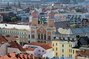 Fototapeta na wymiar Widok z Wielkiej Synagogi w Pil¼nie, w Czechach