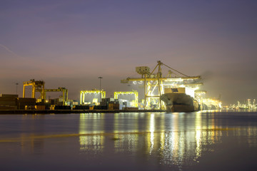 Obraz premium Container ship in the harbor