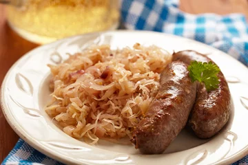 Foto op Plexiglas grilled bavarian sausages with sauerkraut © azurita