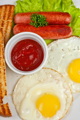Fried eggs with sausages