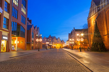 Fototapeta na wymiar Stare Miasto w Elblągu w nocy w Polsce